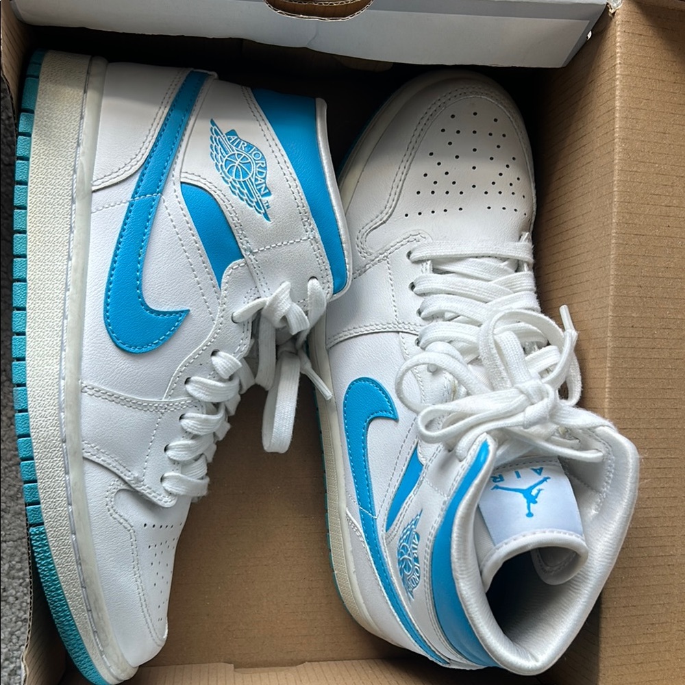 Jordan Women's Sneakers White and Blue - Picture 3 of 3